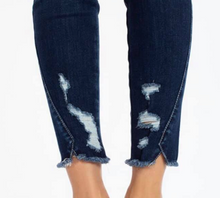 Load image into Gallery viewer, Kancan Distressed Jeans