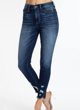 Load image into Gallery viewer, Kancan Distressed Jeans